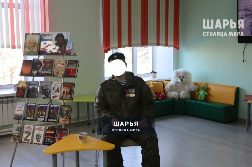 В шарьинской библиотеке прошла встреча школьников с участником СВО — Шарья — фото 2