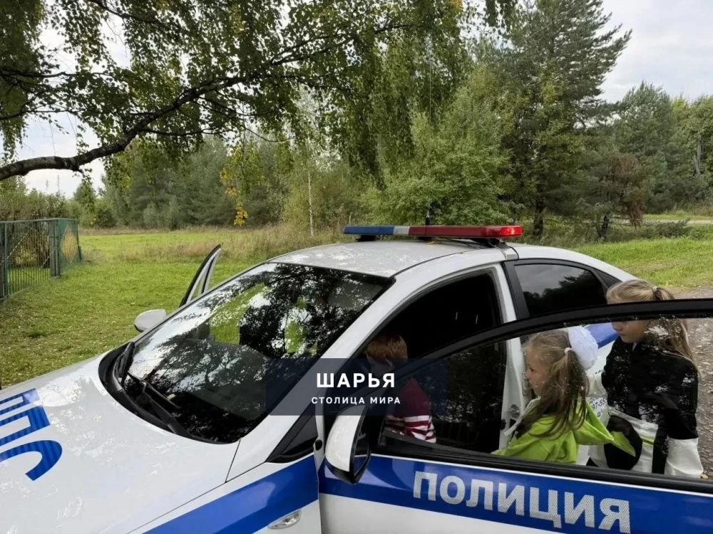 Сотрудники полиции поздравили с Днём знаний воспитанников подшефных реабилитационных центров и… — Шарья