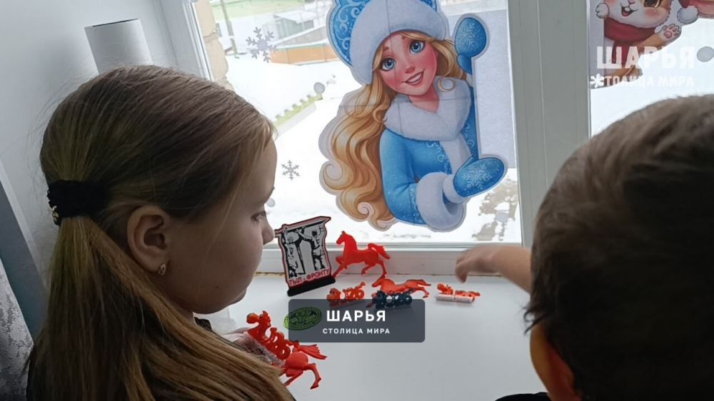 Шарьинские тыловики-печатники поздравили первоклашек из Шекшемы — Шарья — фото 3