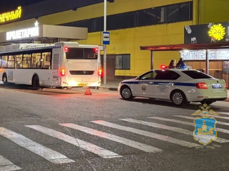 В Костроме 10-летнего ребёнка сбил автобус на парковке у торгового центра