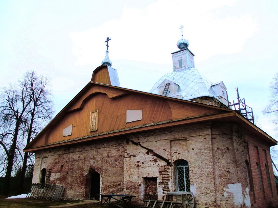 Церковь в честь Живоначальной Троицы в Троицком