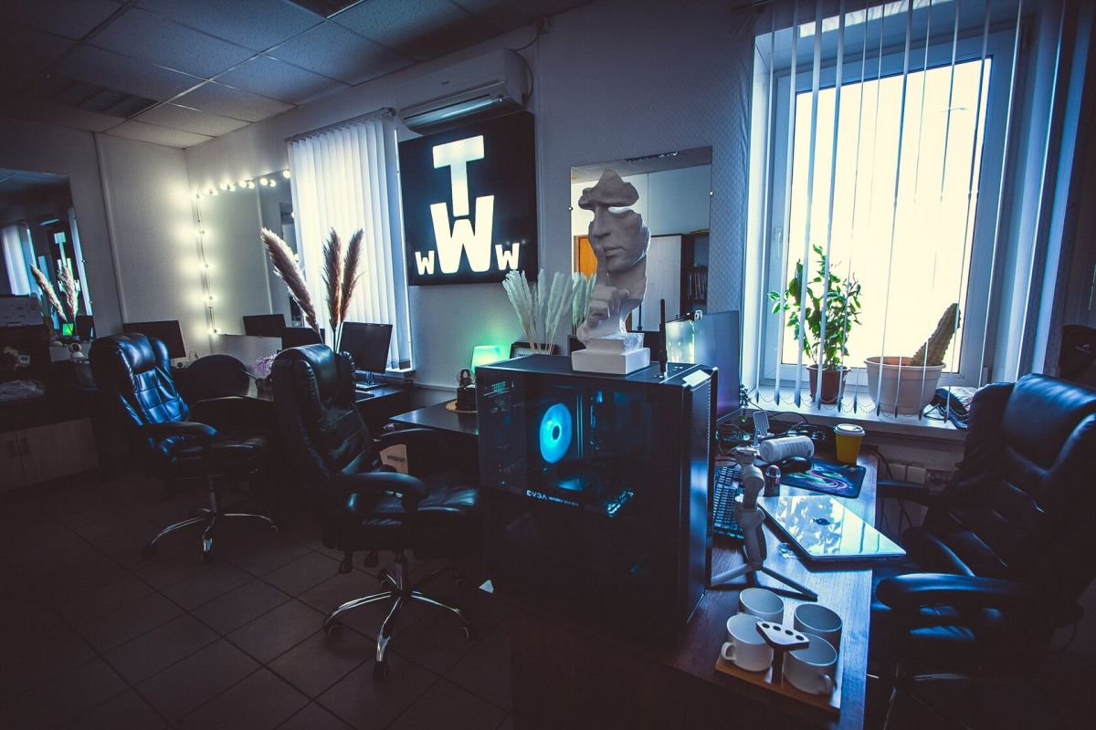 Илья Тарасов и команда студии веб-разработки TarasovWeb