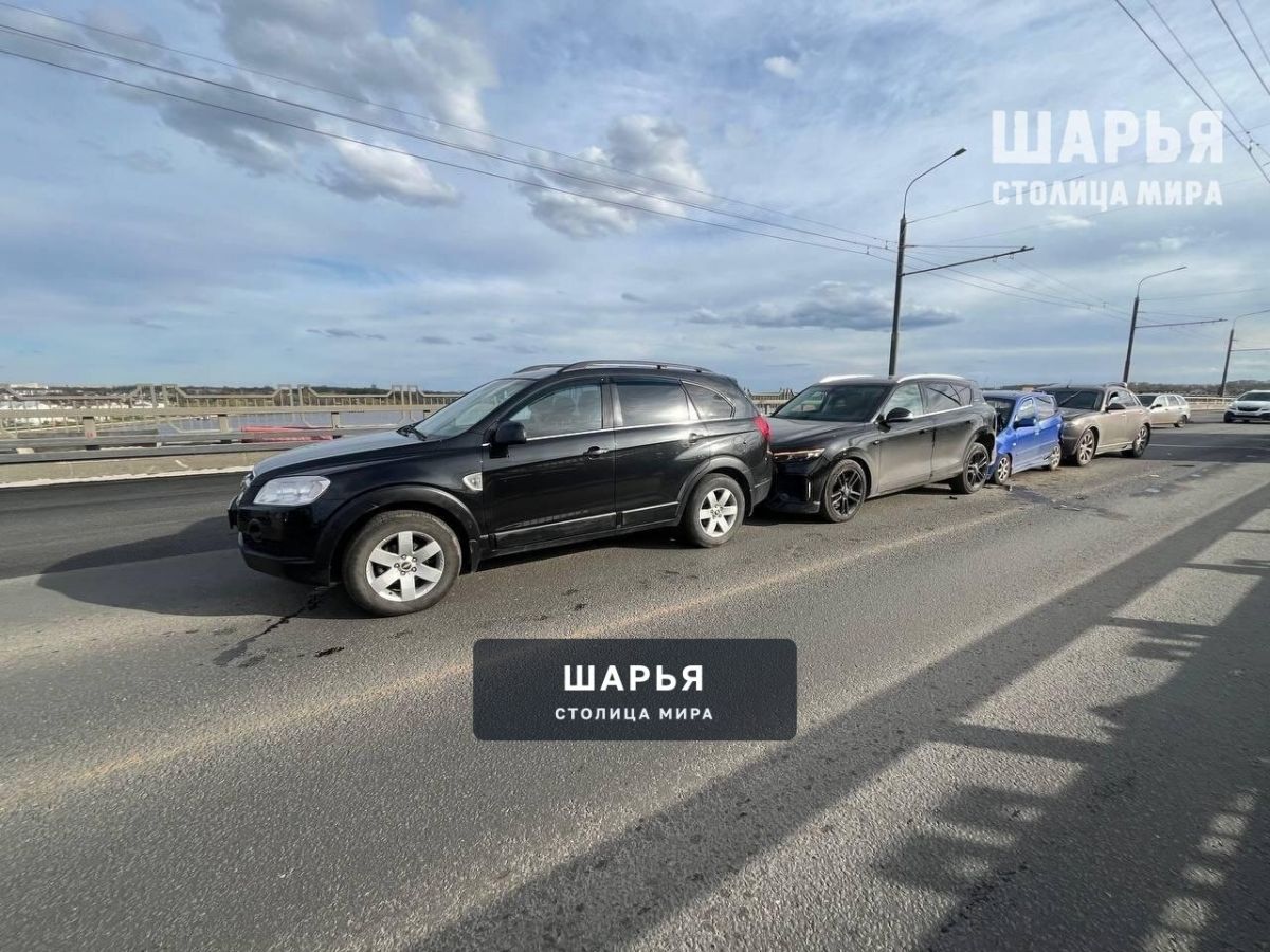 В Костроме сразу 4 машины столкнулись на ремонтируемом мосту через Волгу — Шарья