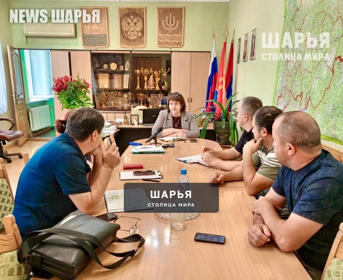 Мэр Шарьи встретилась с подрядчиками, ремонтирующими школу №21 — Шарья