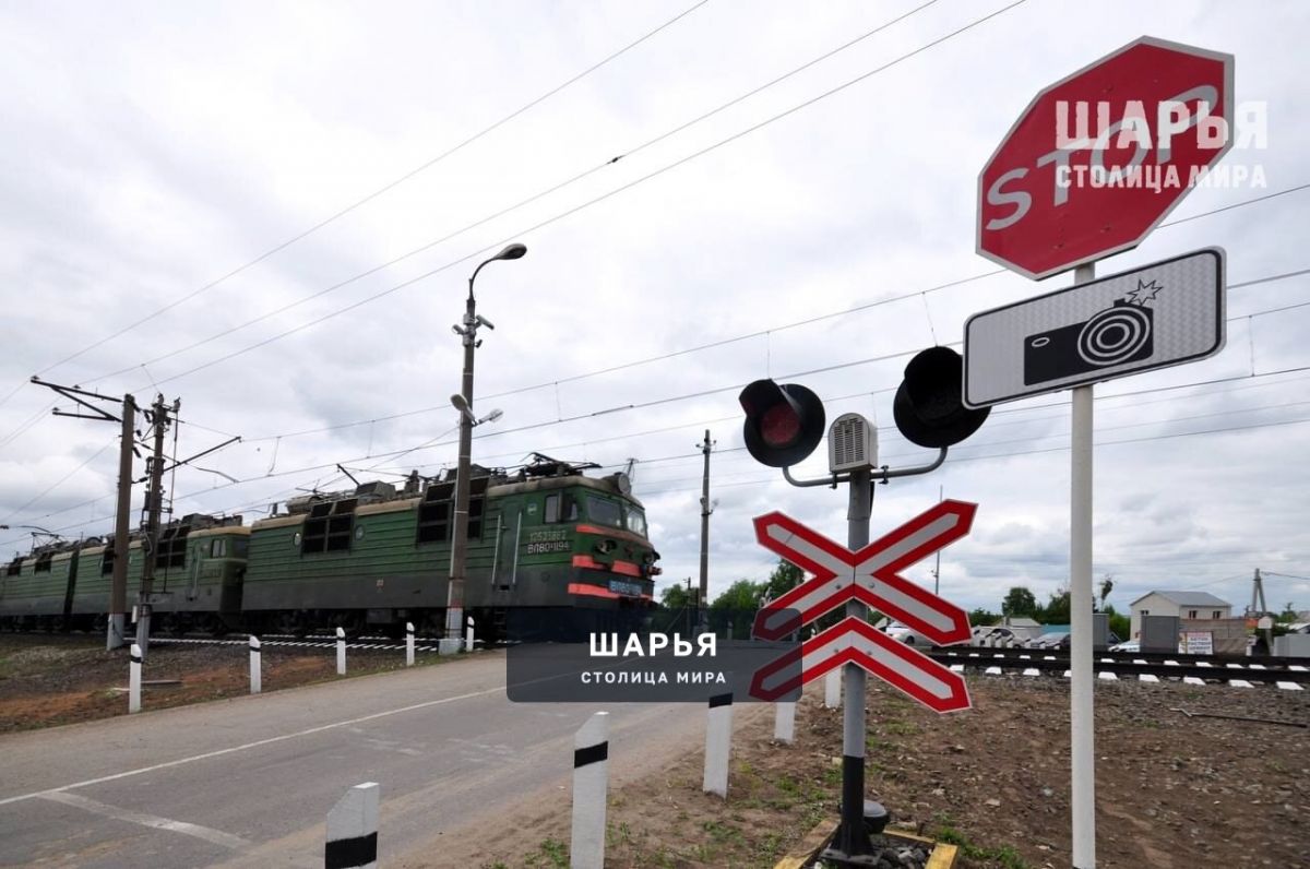 Выезд автомобиля на пути перед приближающимся поездом стал причиной ДТП на переезде в… — Шарья