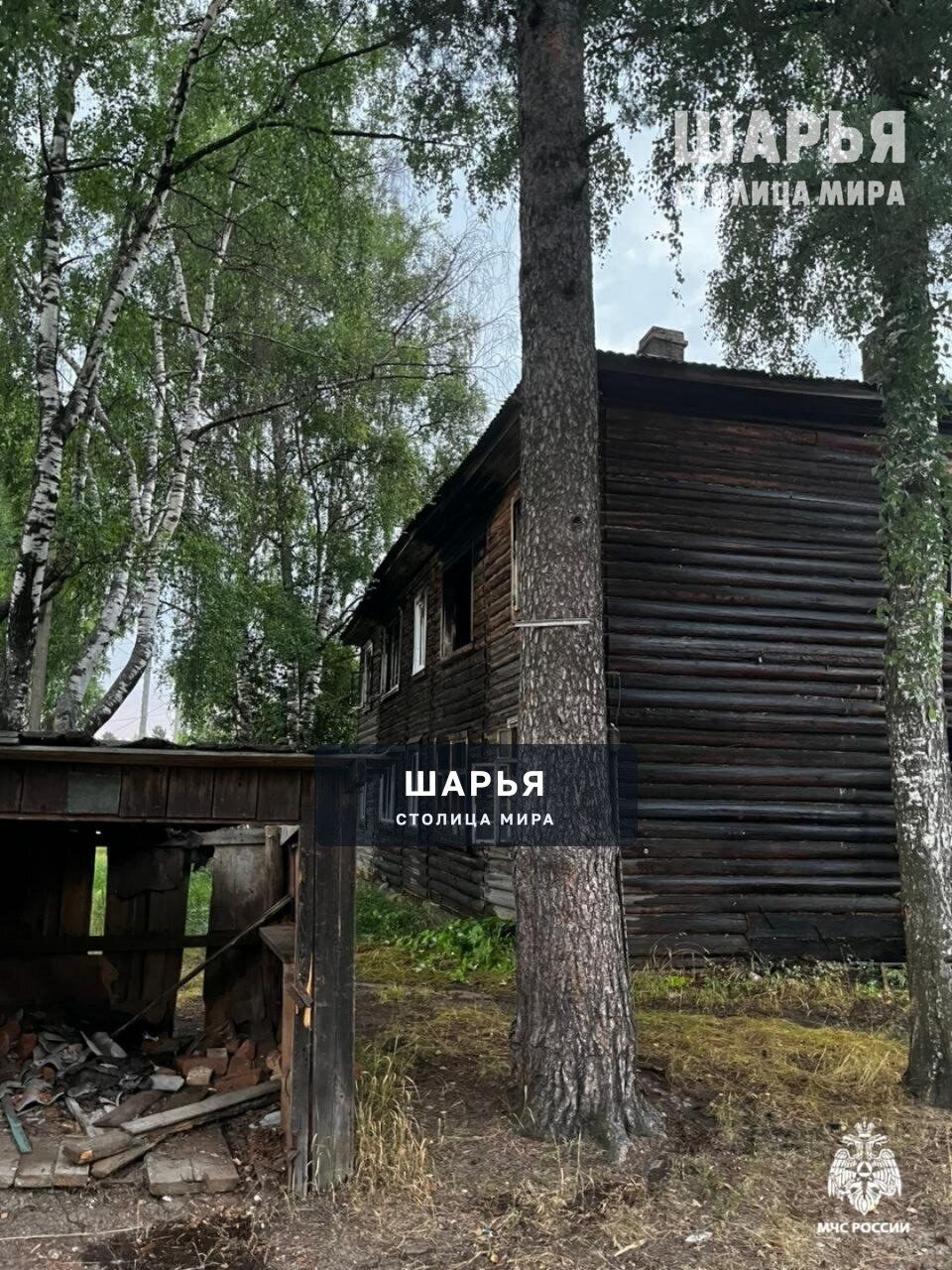 В Шарье сгорел расселенный многоквартирный дом — Шарья